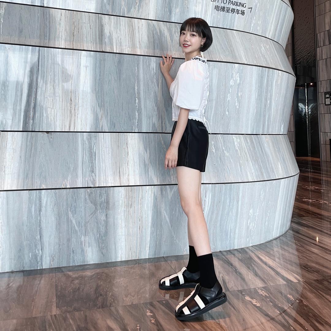 雅安矜小持服装店
