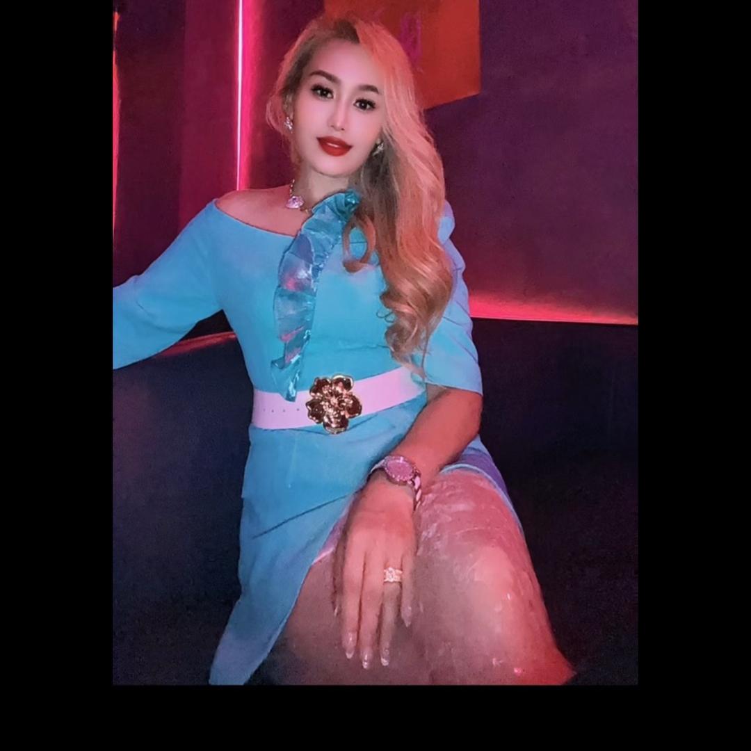 小艾 喜欢花🌺🌺