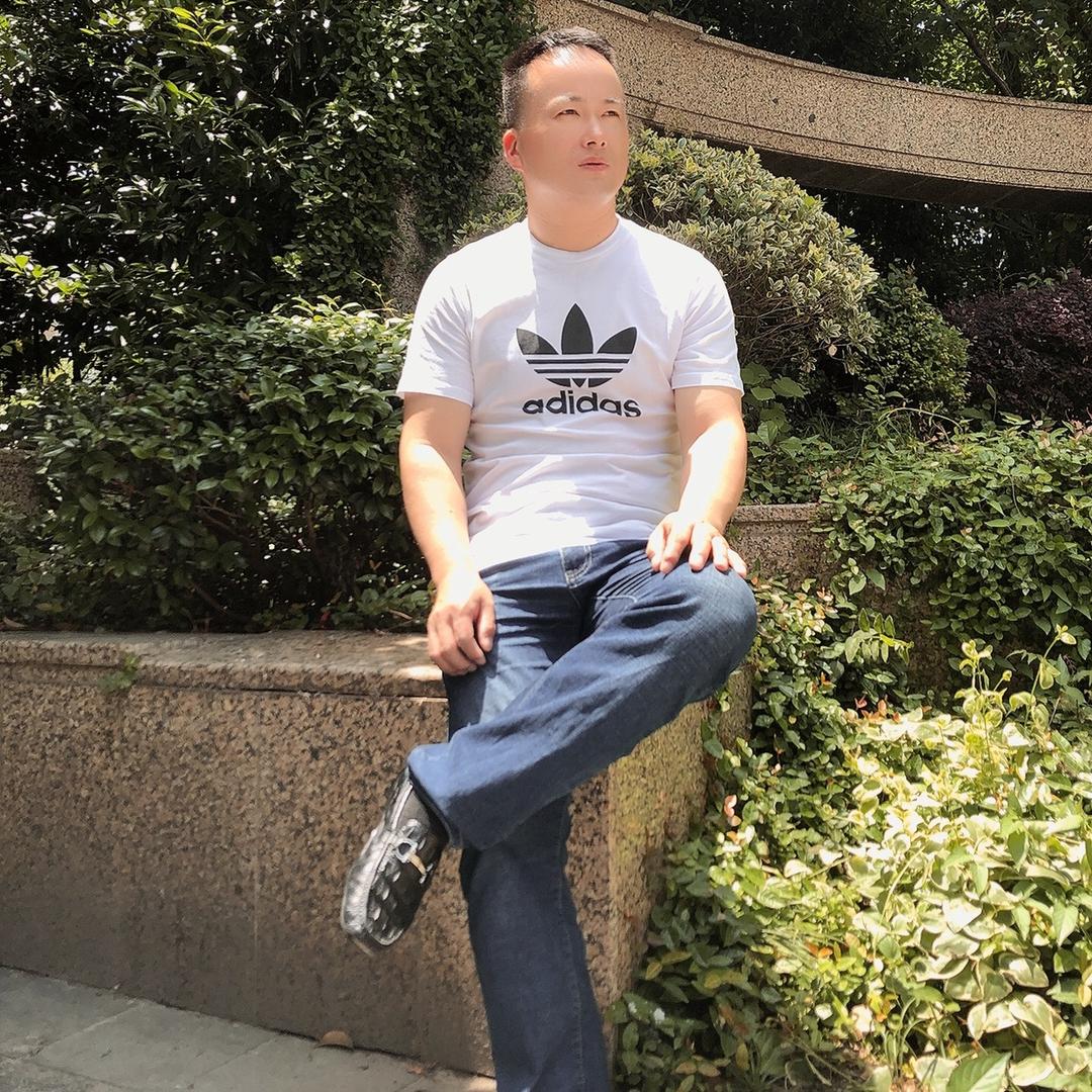 大白（沃衫羽绒服）