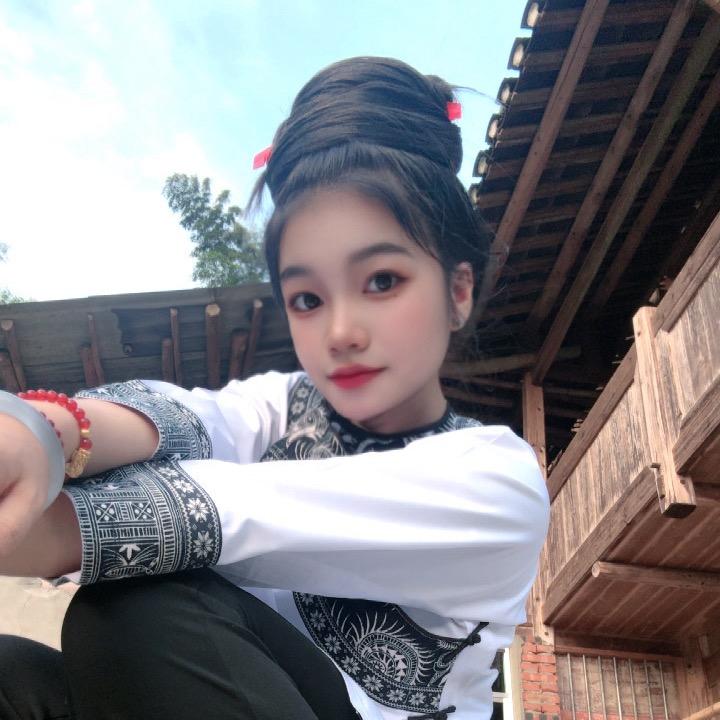 折耳根饭团😎