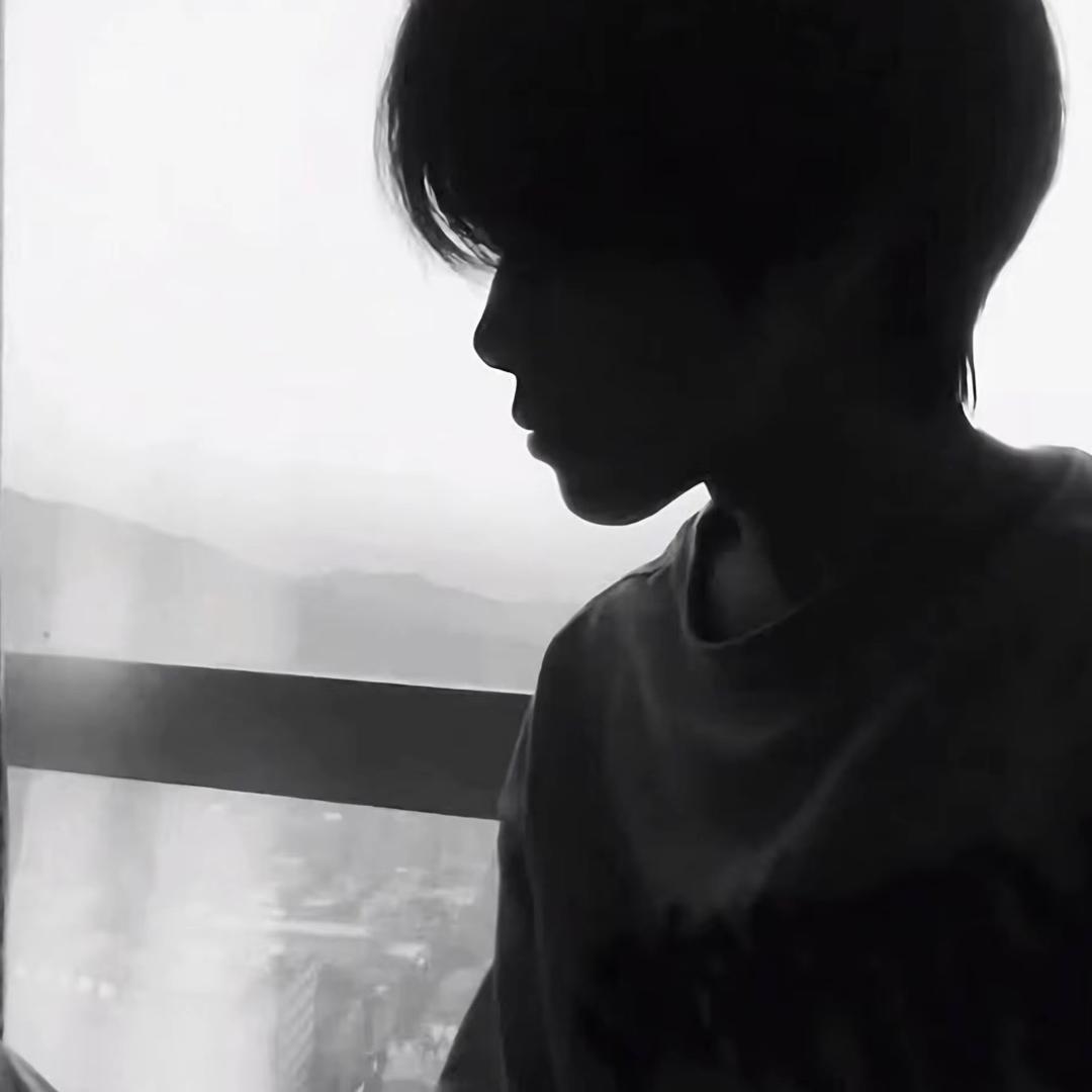 靠脸吃饭被饿死了