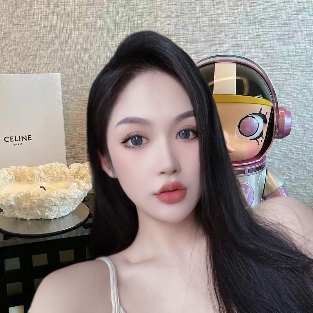 卢卢.