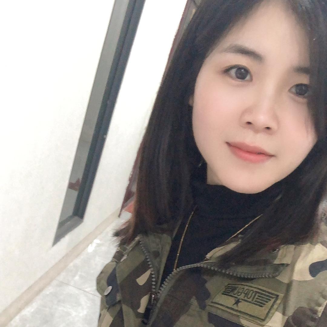 执笔画蛾眉