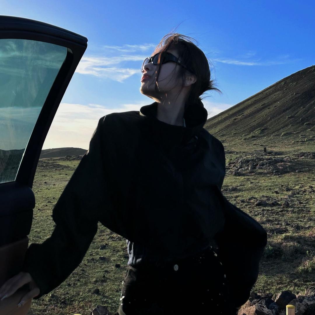 美女又ᵉᵐᵒ了