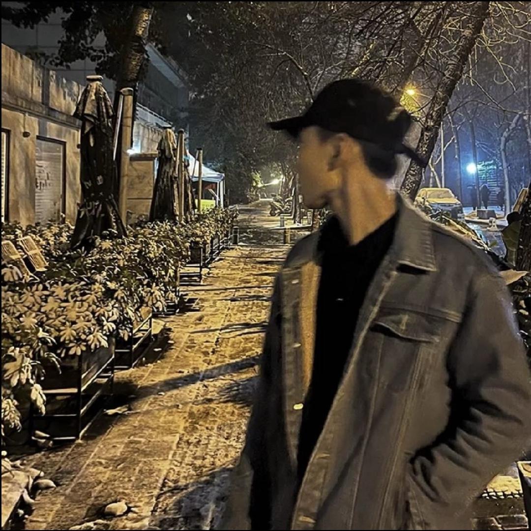 就爱打个羽毛球