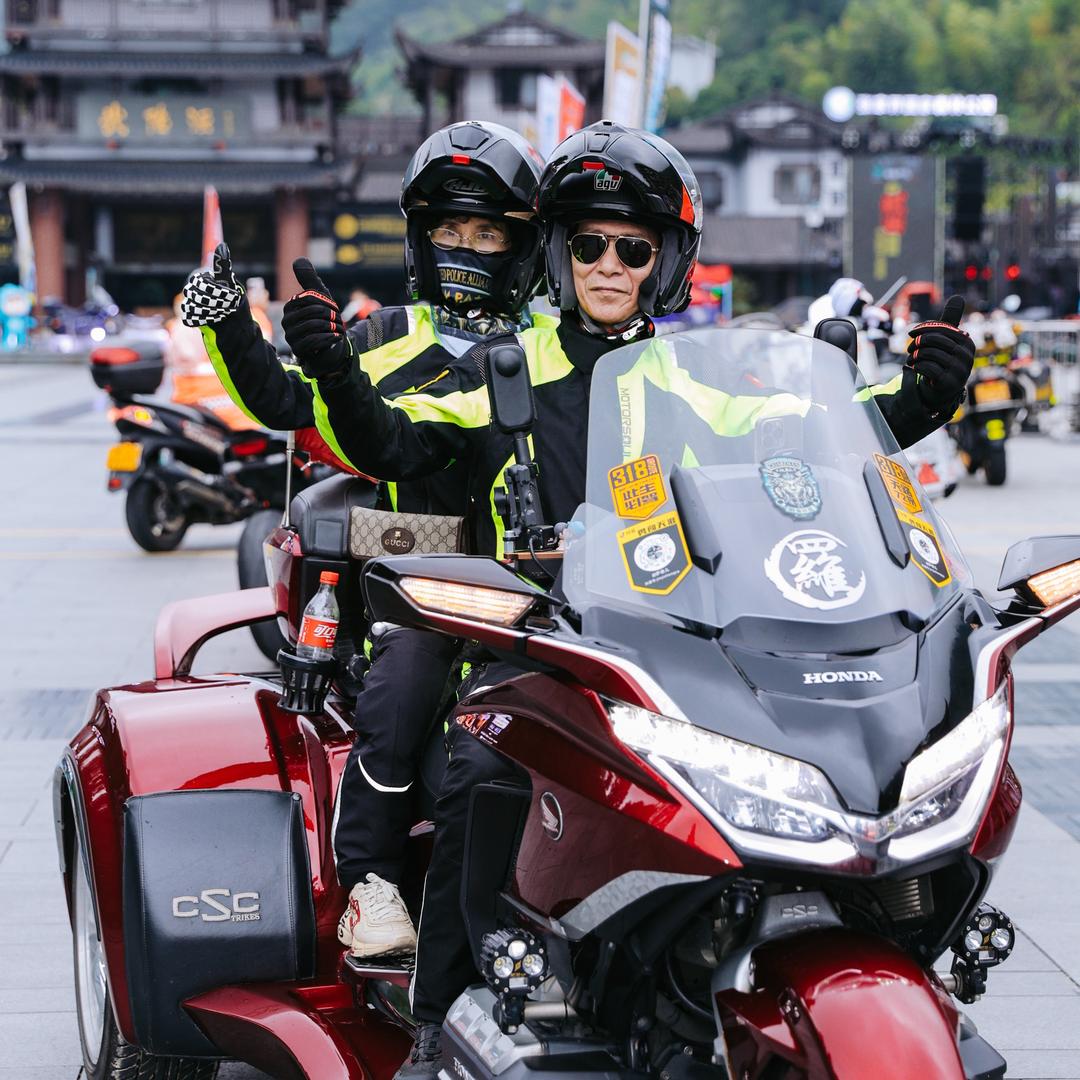 罗佬儿（带着小老太摩旅全国）