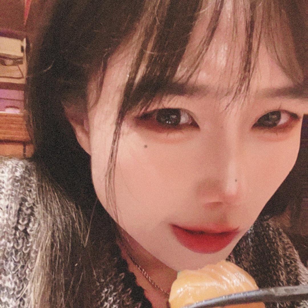 只会买买买的小妮