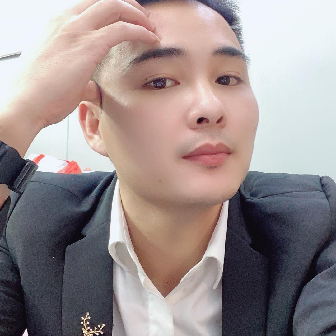 冲出栅栏的猪