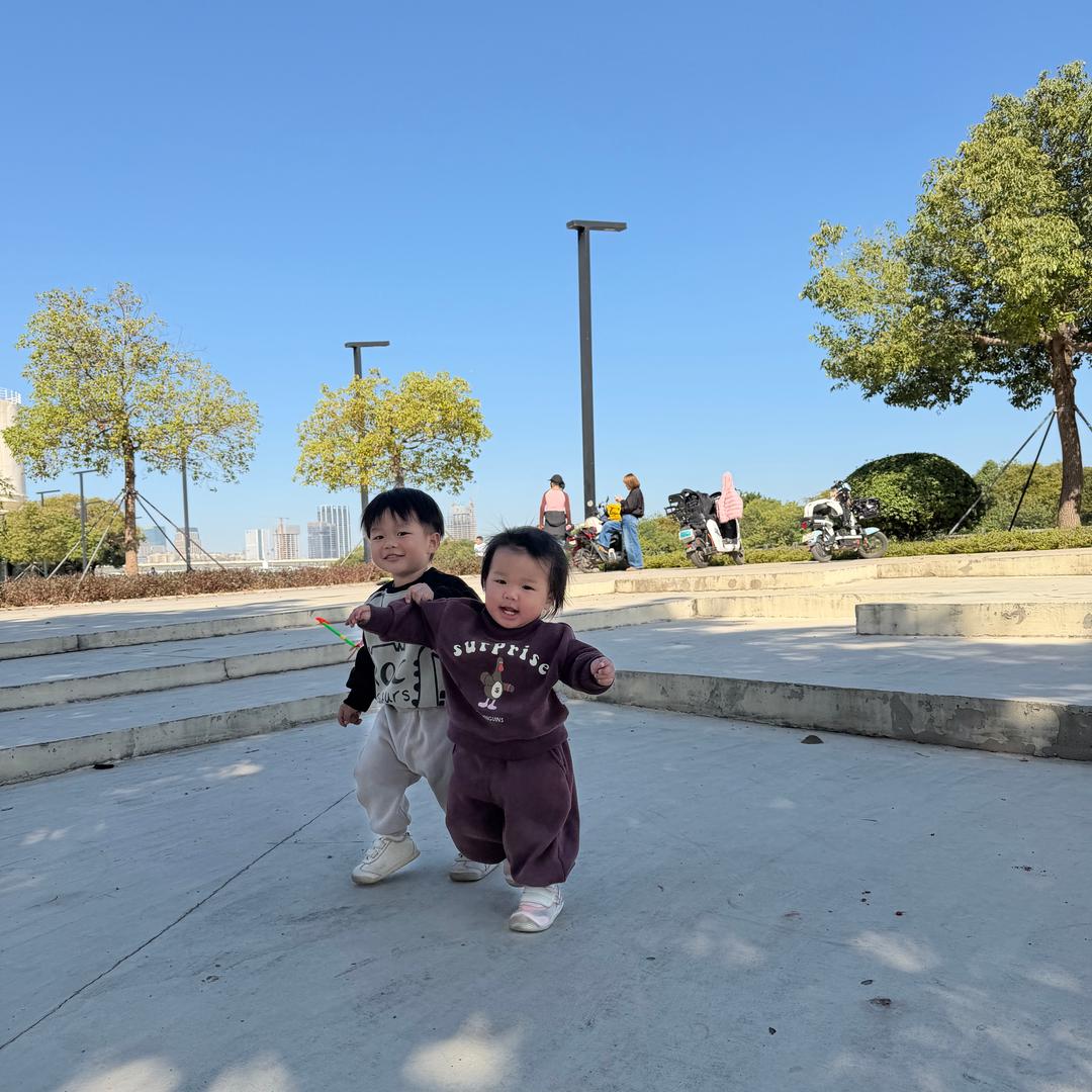 向日葵短路了（涨粉中❤️）