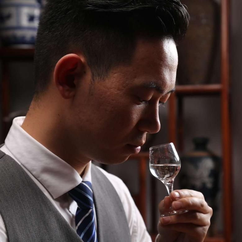 然酒专卖店龙庄鉴酒