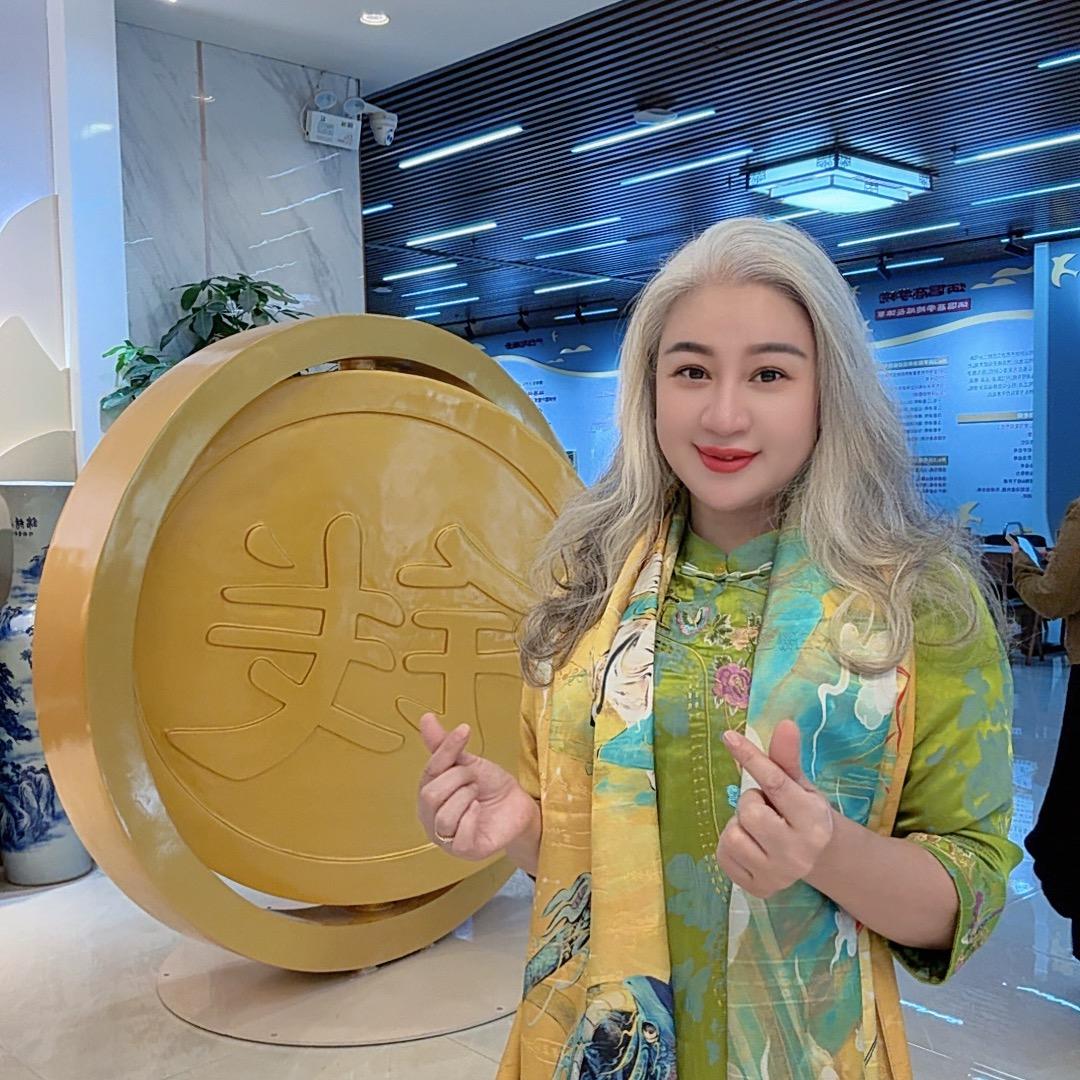 白毛姐姐