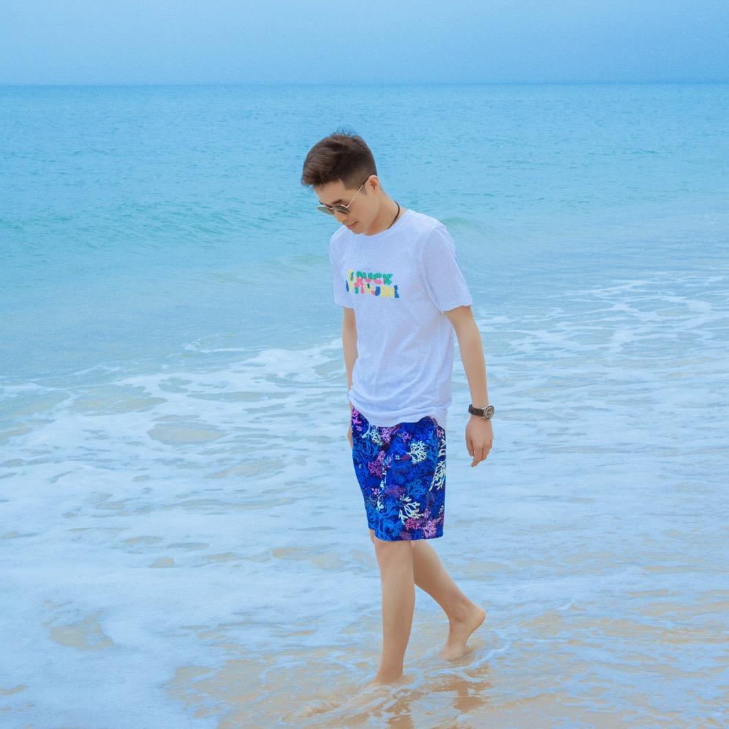 悠然策藜杖，归向桃花源