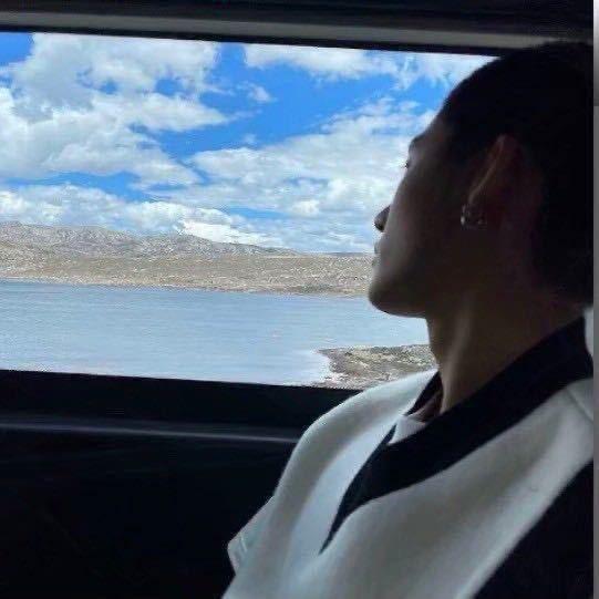 愚._