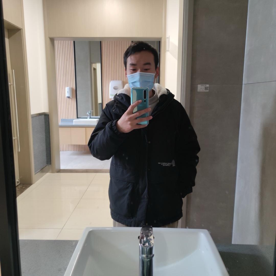 董大神（00后挑战集装箱）