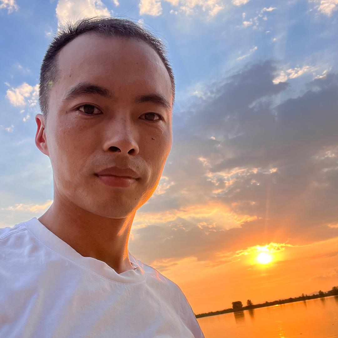 嘿 -