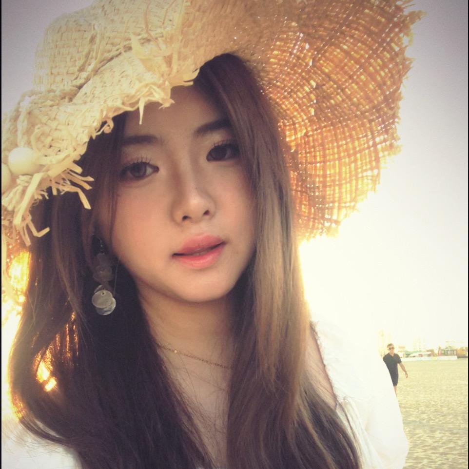 小小鱼🐟（装伤感被人打版）