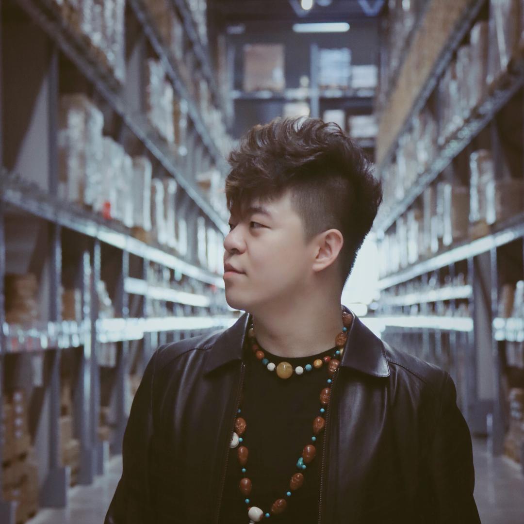 变了形的郭老师