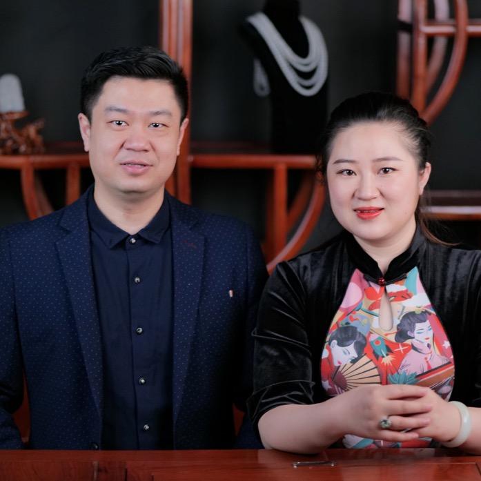 新疆和田玉鉴定师夫妇