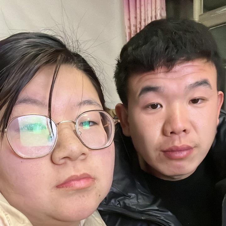 镇姚和彩霞的农村生活