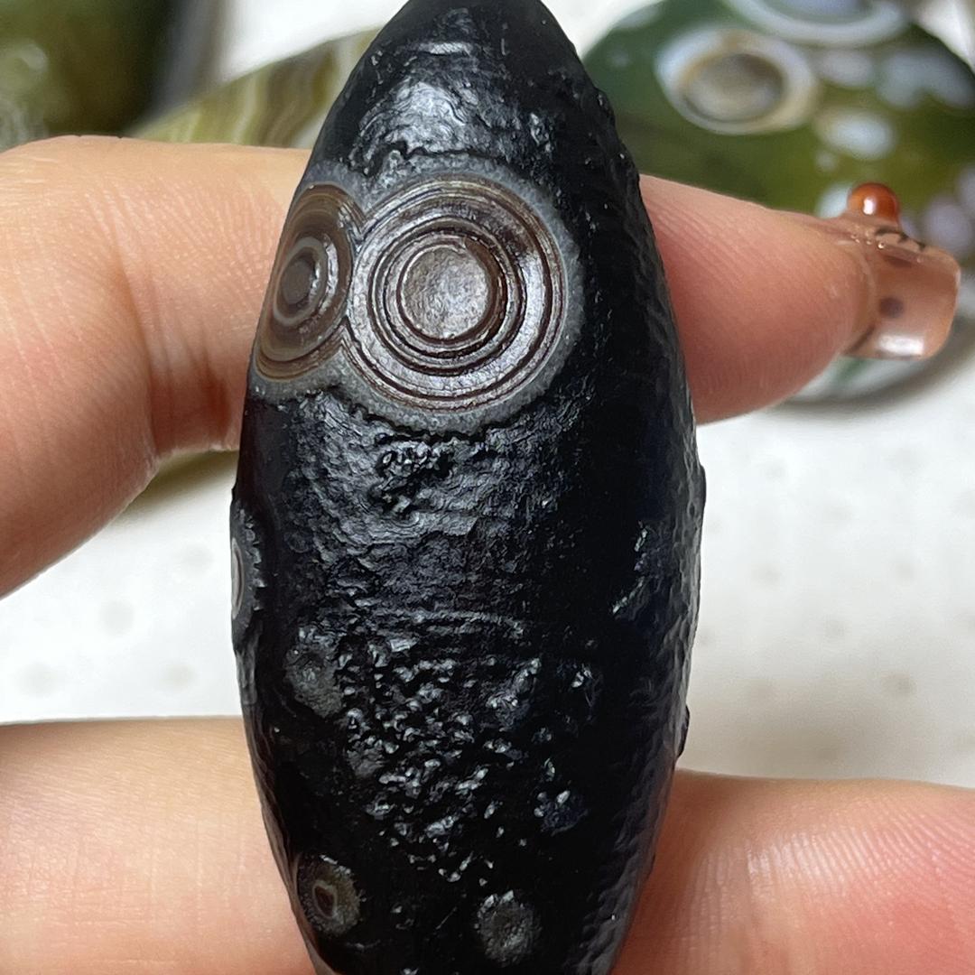 三姊妹花眼奇石