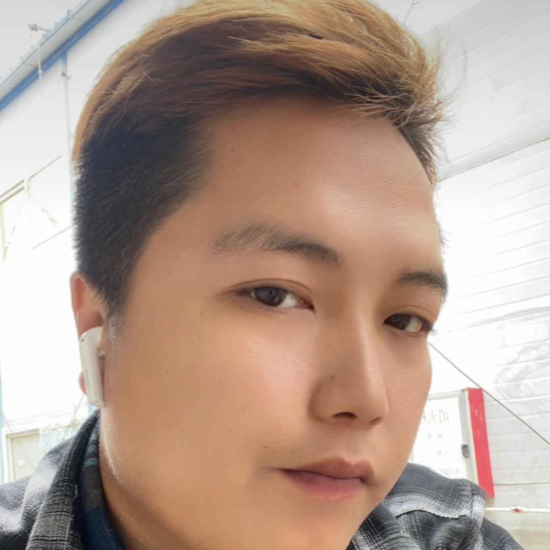 在晴朗的天空下