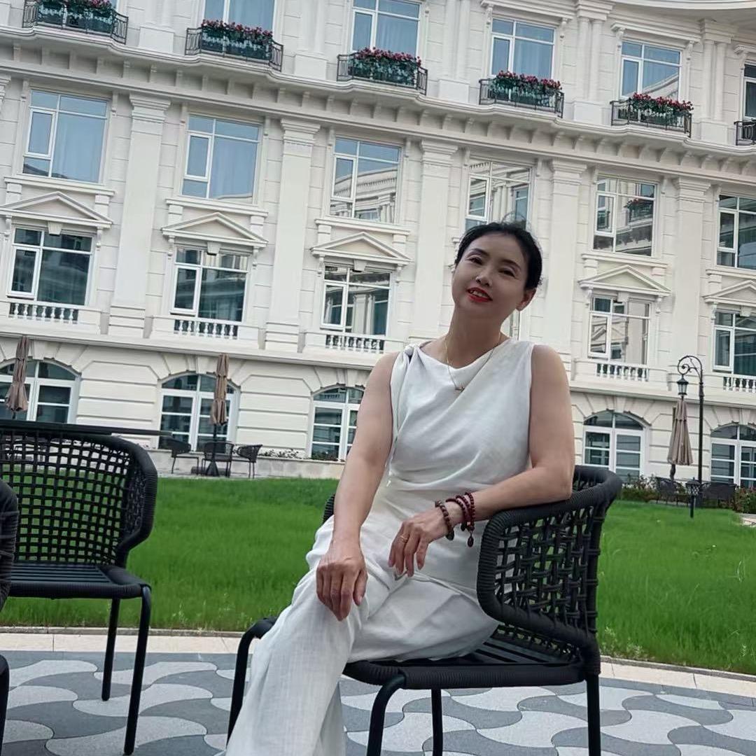 枣阳万象城北极绒霞姐