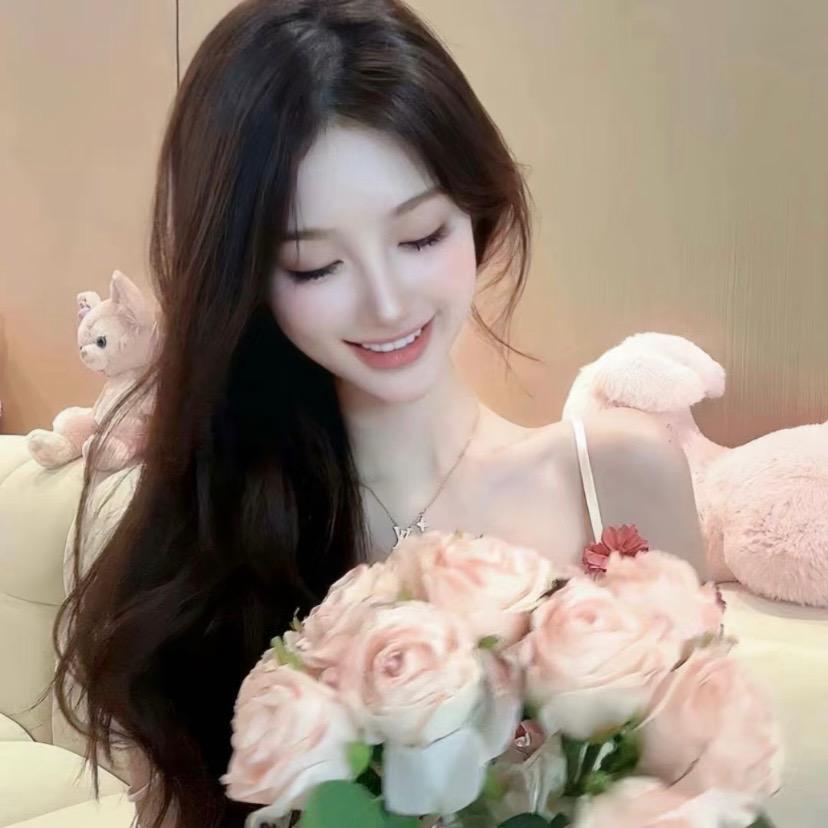 饱饱🐱吃不饱