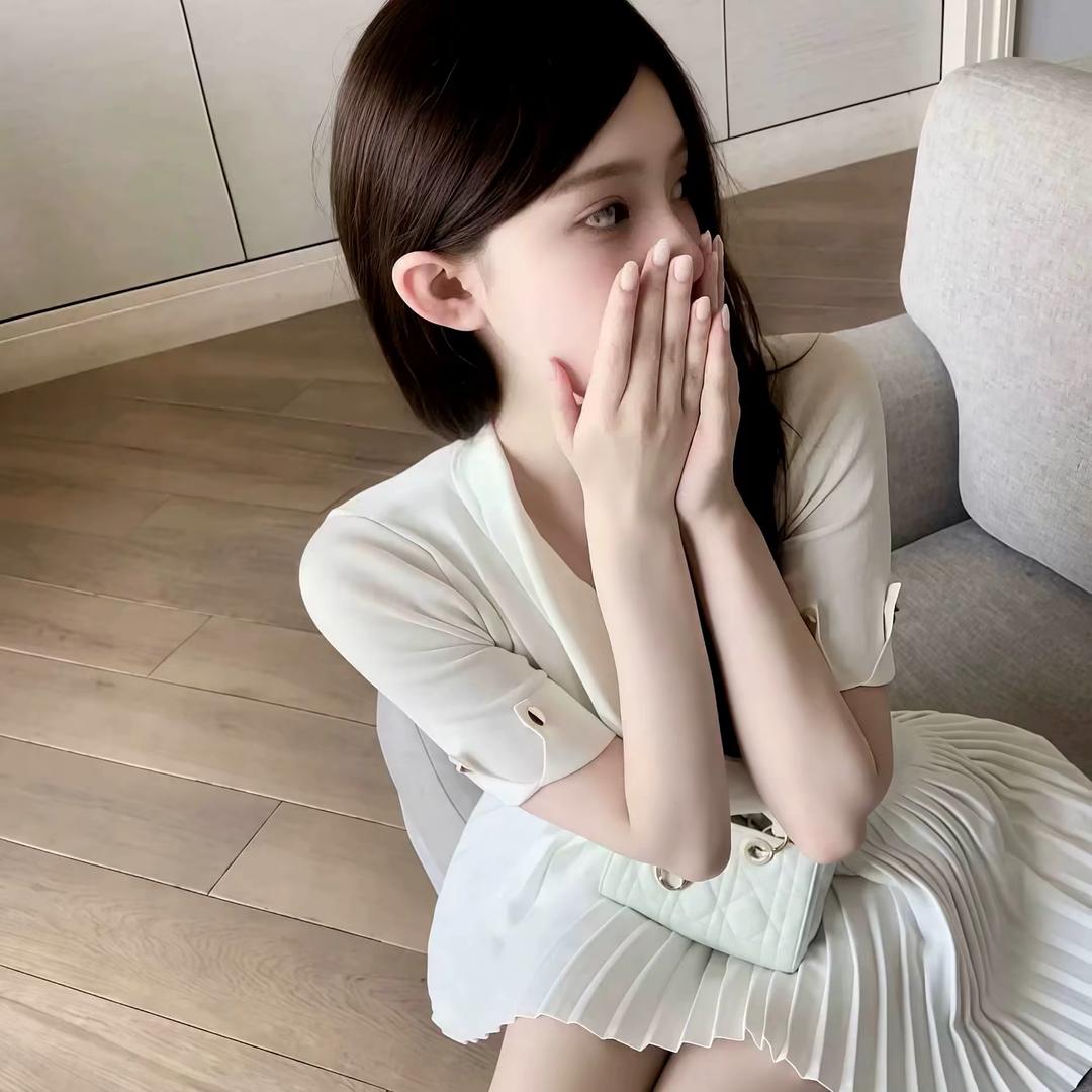 小小.