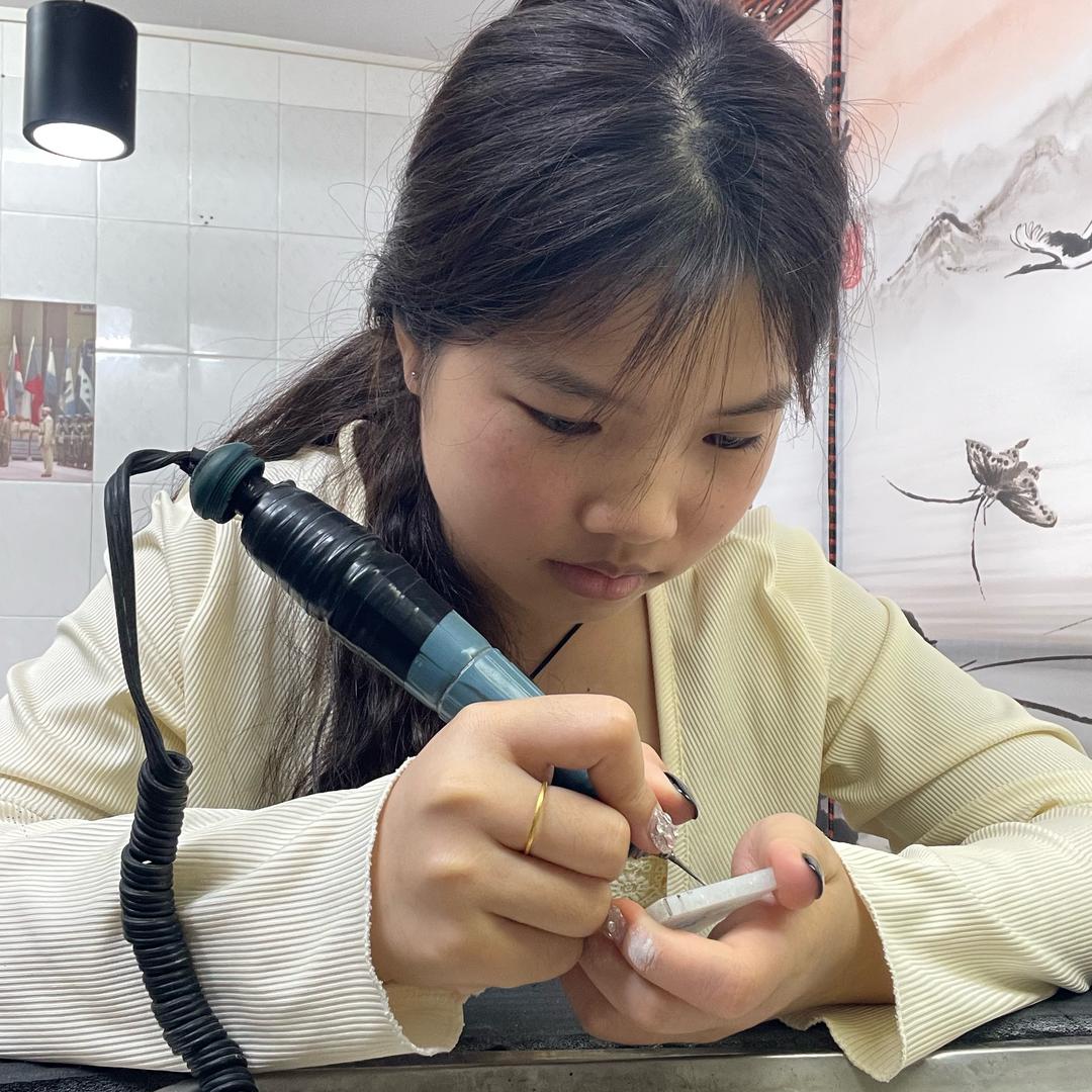 阿娣翡翠工匠师