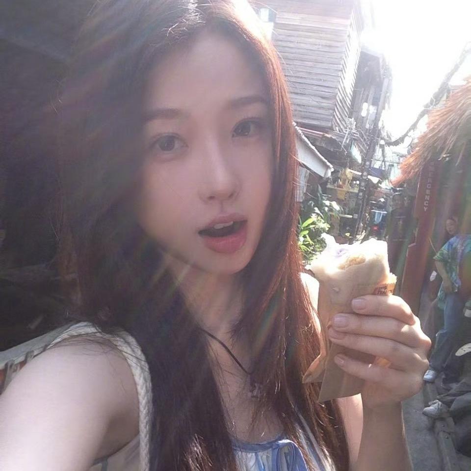 偷吃一口汉堡🍔