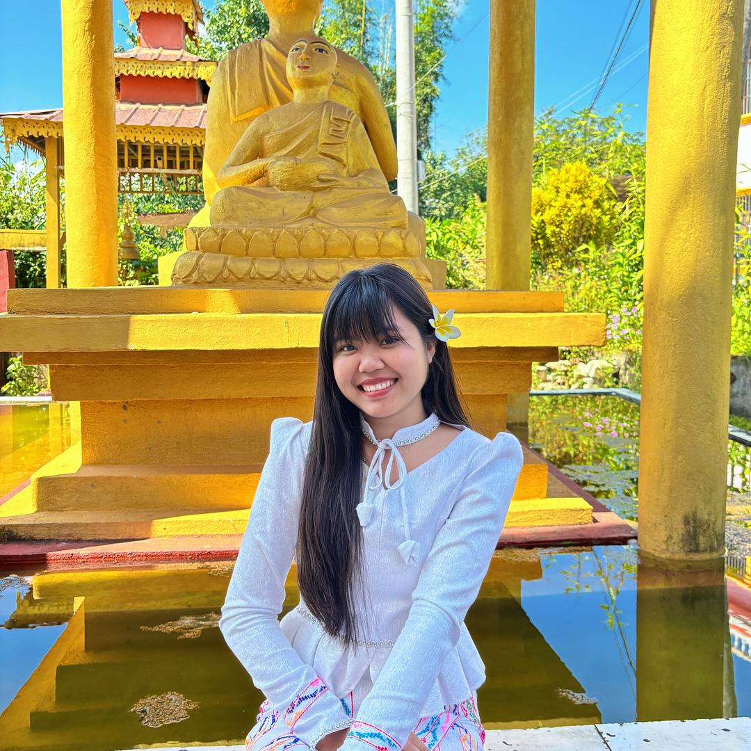 Kham Swe Oo(လွေ)👗🪡