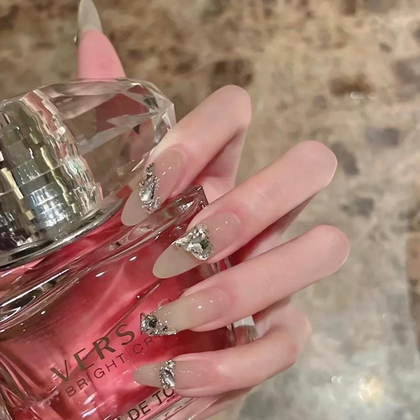 半甜美甲饰品批发