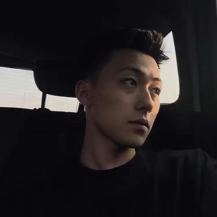 小忍.