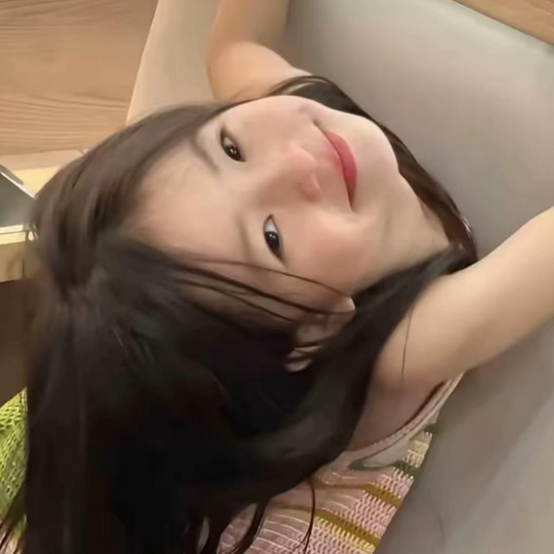 腼腆 小 女 生