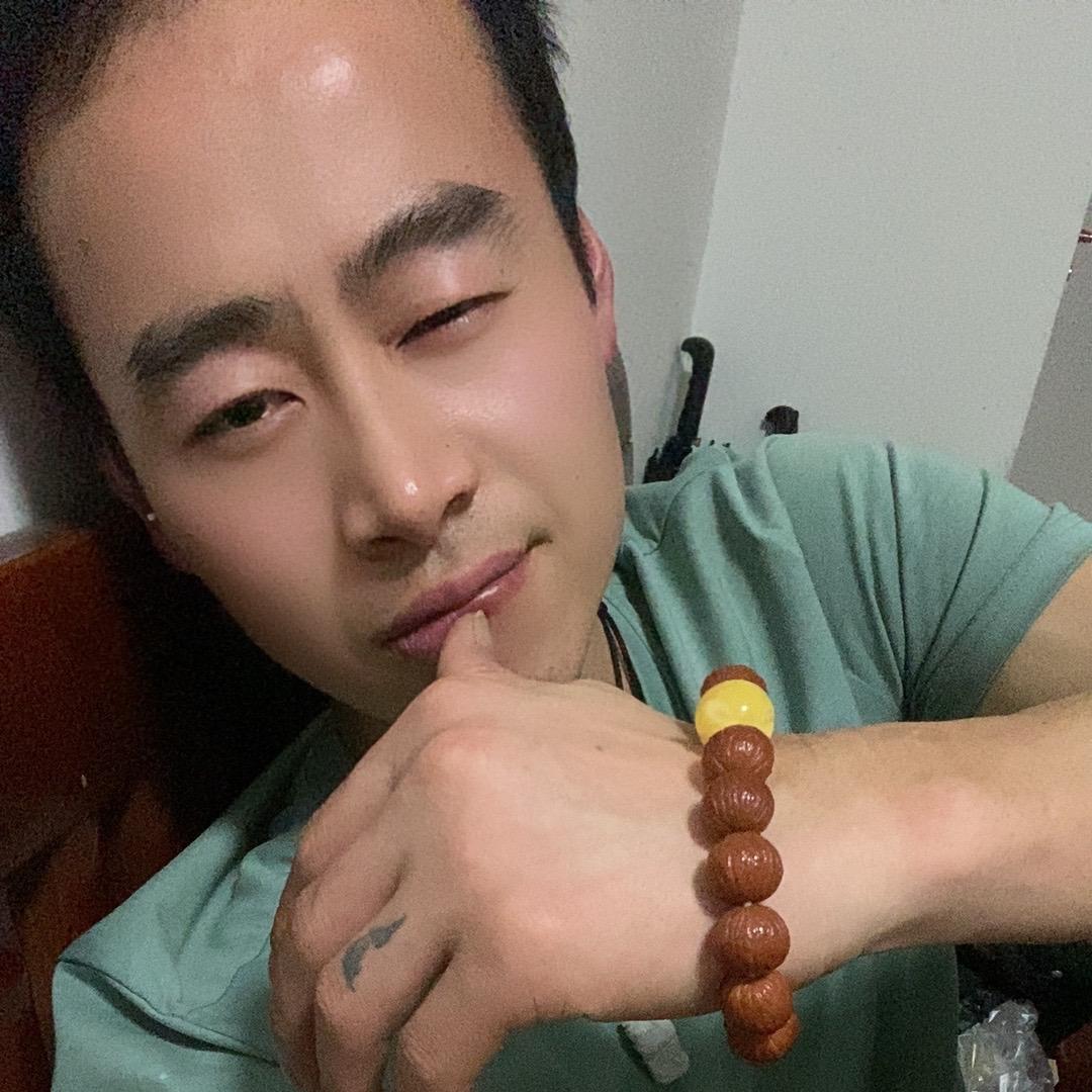 漠䖄