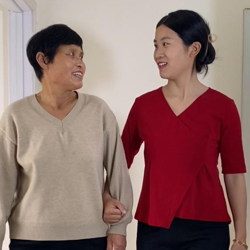刘奶奶忙着呢