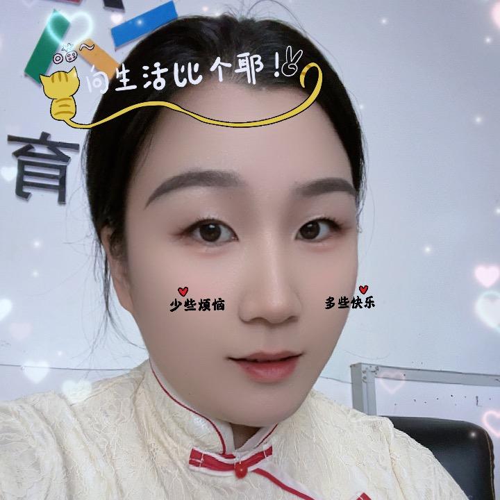 卖彩票的中年少女