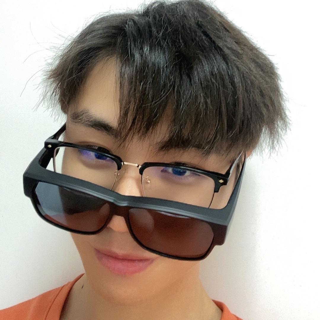 黄十一头像