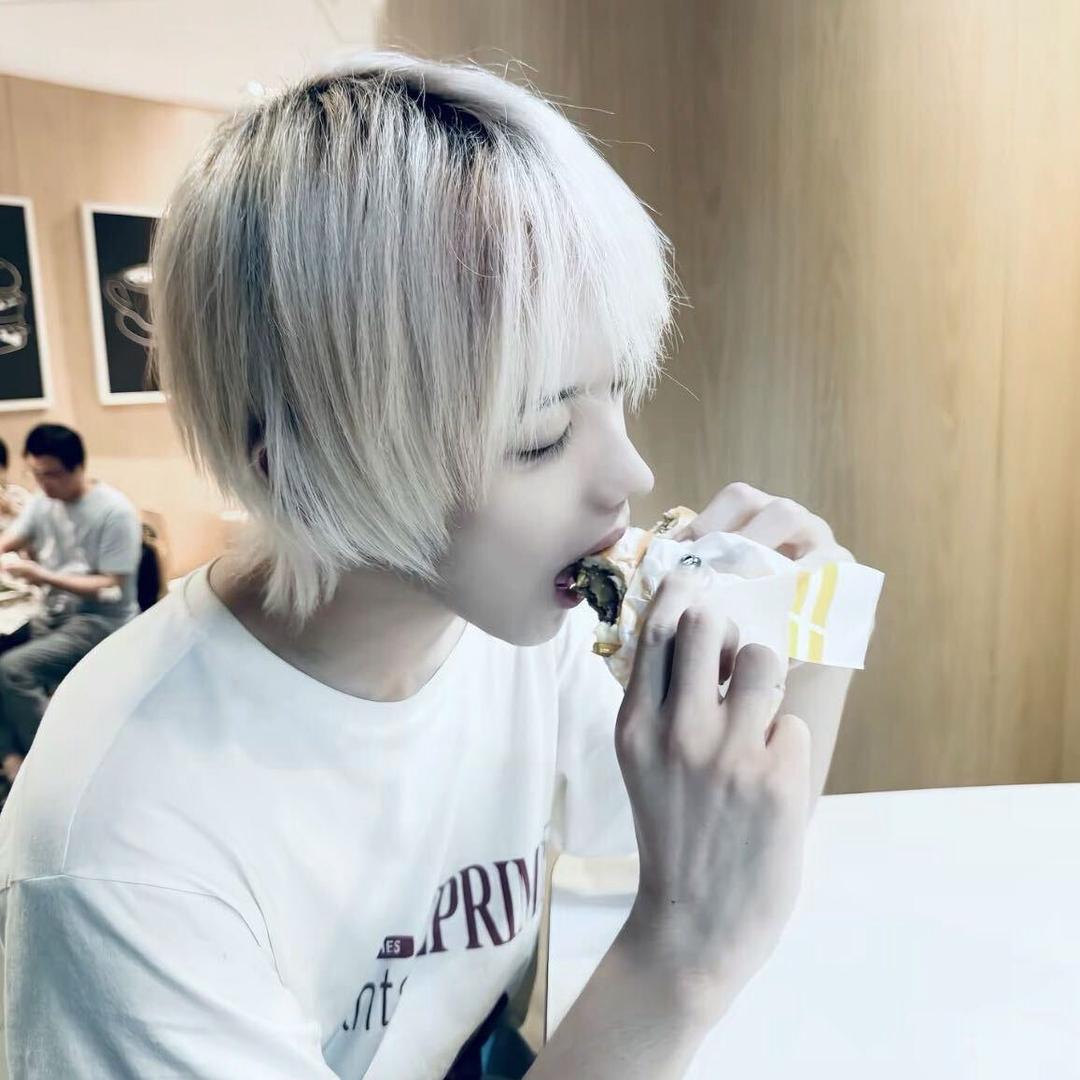 穷得只剩钱
