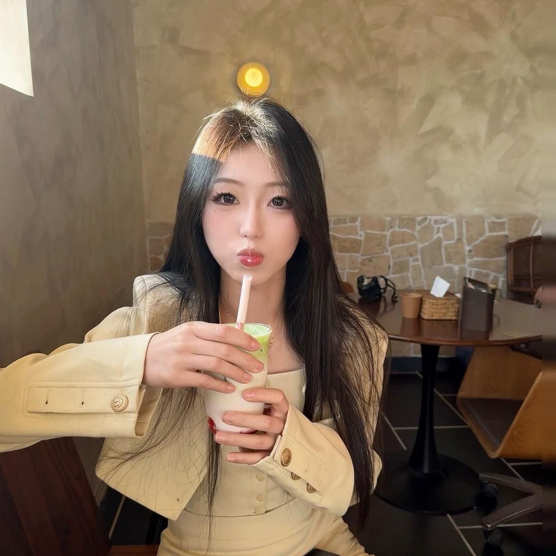 严莉莉