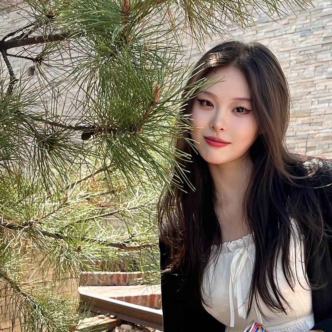 维嘉苓苓爱说女某