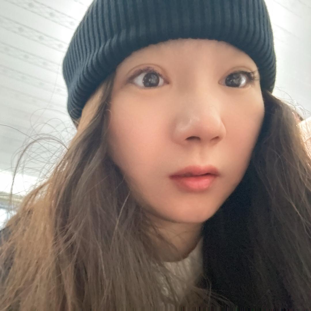 V.