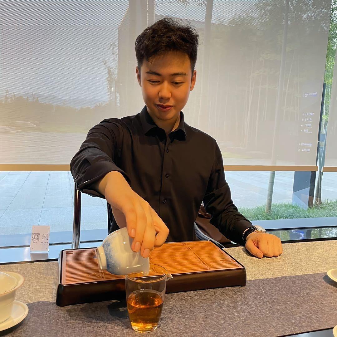 积极向上的楠先生