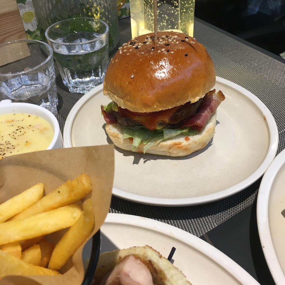 橙子爱吃零食