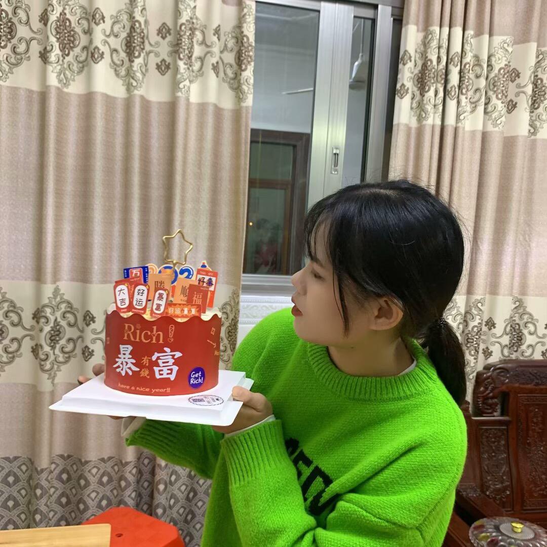 陈陈啃鸡爪（歌诗娅）