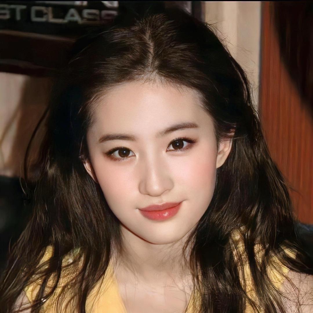 甜甜Leely