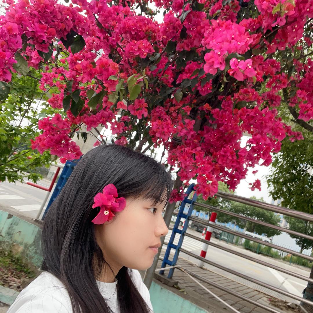 小霞😘