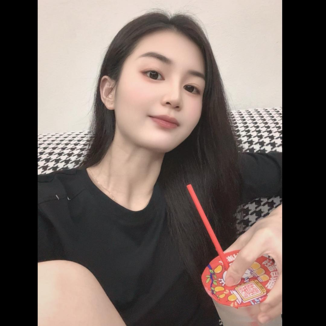 情绪不稳定的高冷小姐姐🩵