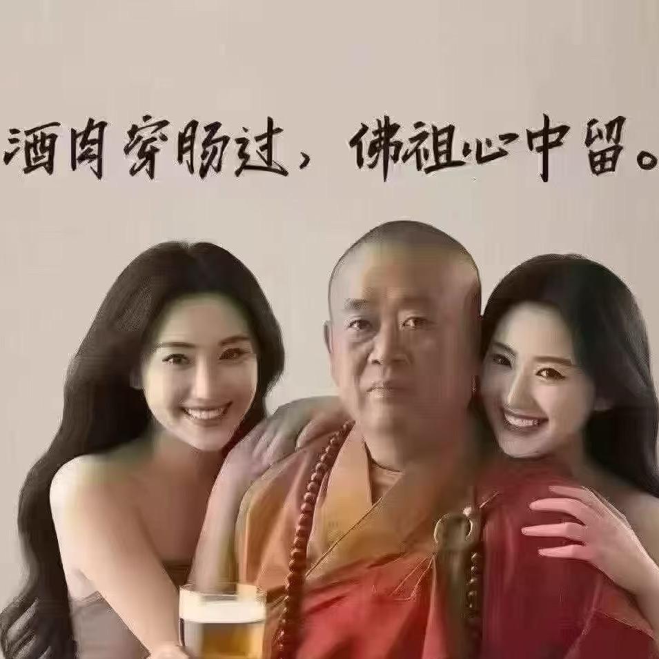 _用微笑伪装自己的悲伤。