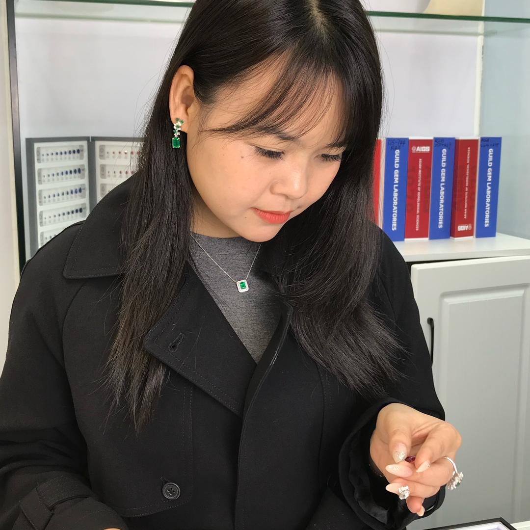 璨明珠宝CHARMING